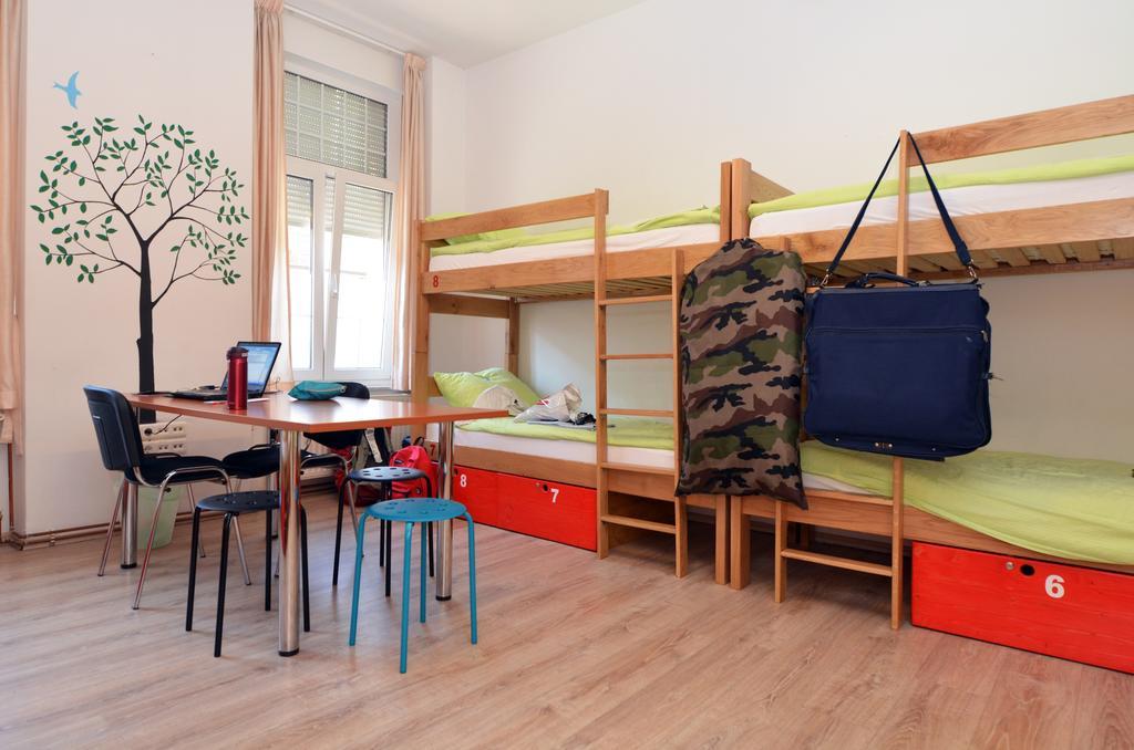 Hostel Temza Zagreb Rum bild